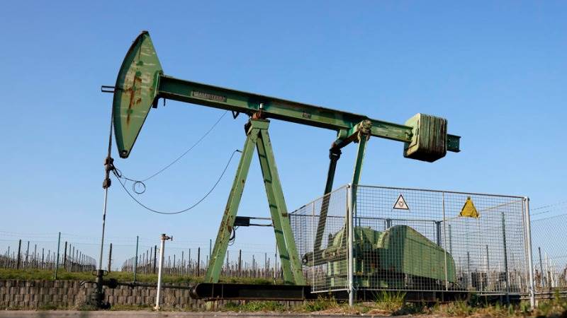 Oil down after rise in US inventories