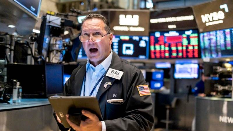 Wall Street reverses losses, Dow rises over 230 pts