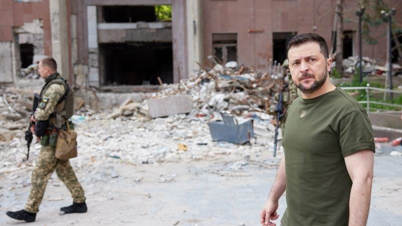 Ukrainian positions in Donbas still ‘holding on’ – Zelensky