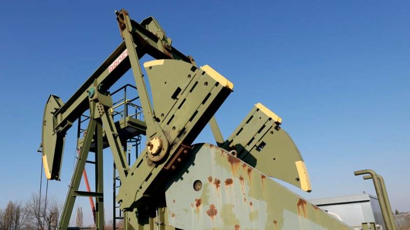 Oil down as recession worries grow