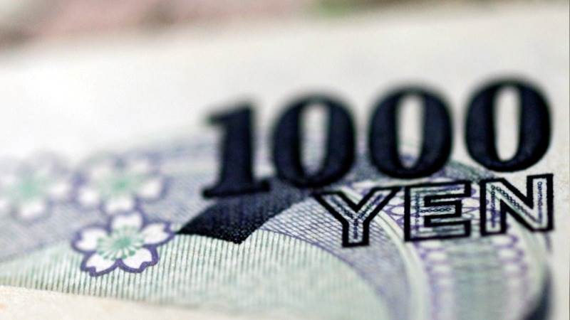 Dollar hits ¥136 for first time in over 23 years