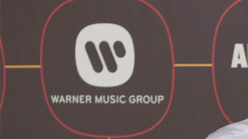 Warner Music Group CEO to resign next year