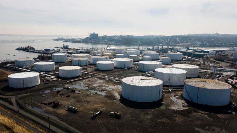 Report: US oil inventories rise by 5.6M barrels