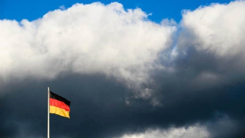 German bond yields drop on recession worries