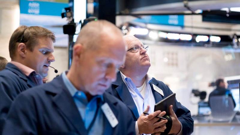 US closes mostly higher after earnings, data