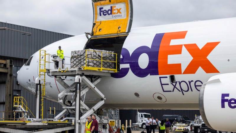 FedEx net income tumbles 70% to $558 million