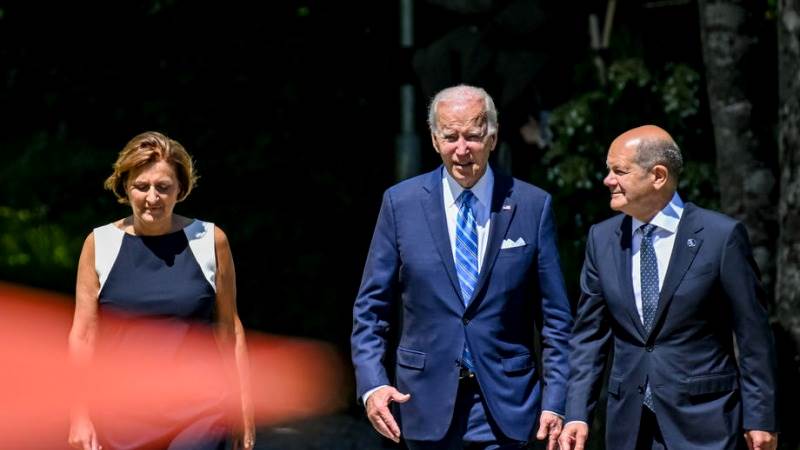 Biden praises Scholz at G7 meeting