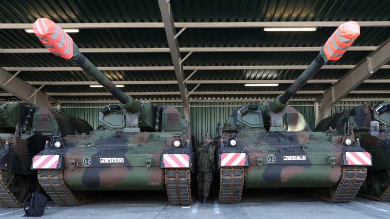 Germany, Netherlands to send 6 howitzers to Ukraine