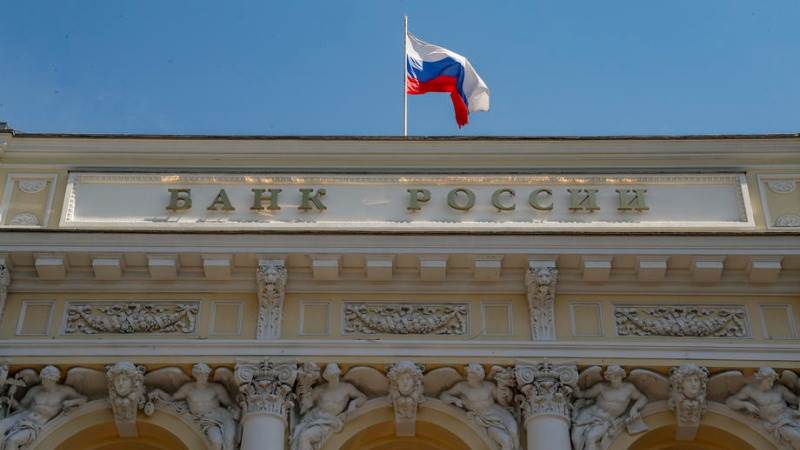 Putin: Sanctioned Russian banks can halt FX ops