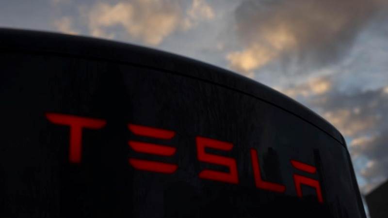 Activist investors want SEC to investigate Tesla – report