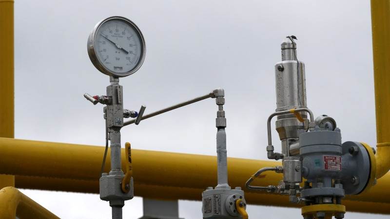 European gas down 10% as EU considers price cap