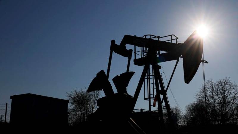 Oil down on global economic worries