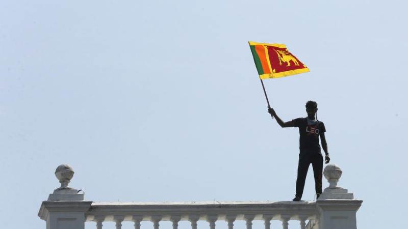 Sri Lanka authorities regain govt buildings – report