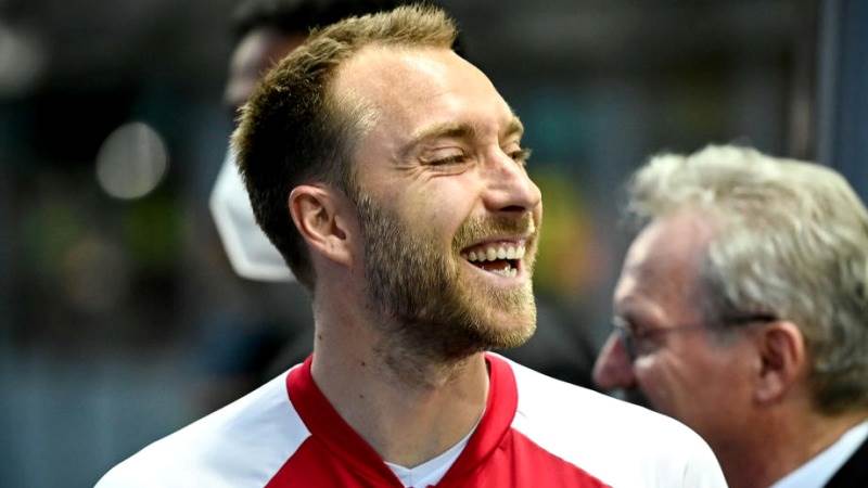 Eriksen signs 3-year deal with Manchester Utd