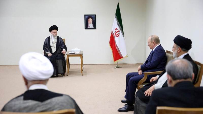 Khamenei during Putin meeting: Dollar should be discarded