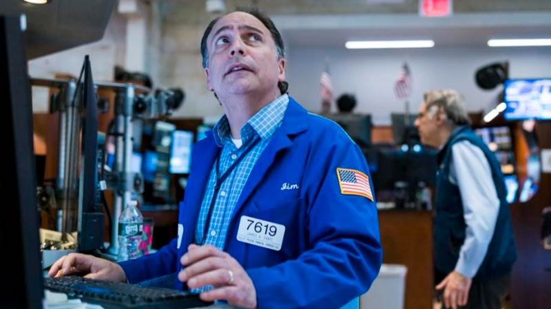 Dow, Nasdaq soar at close as consumer mood improves