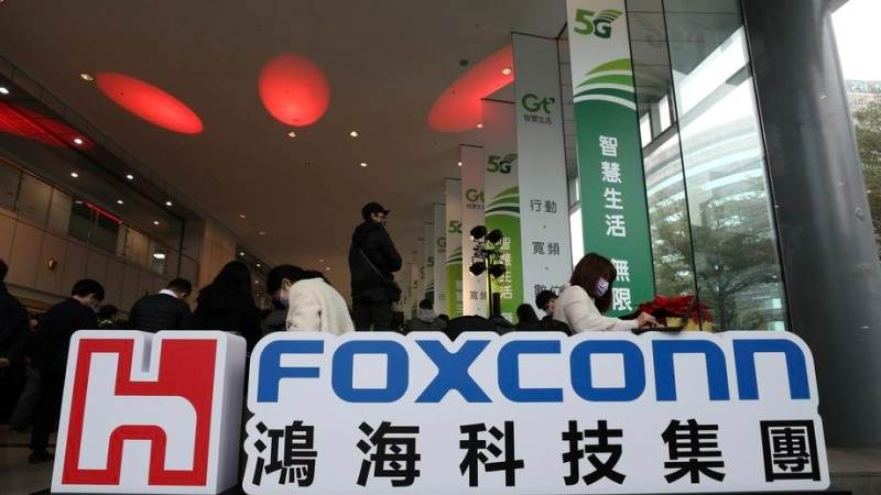 Taiwan urges Foxconn to axe Chinese chipmaker stake – report