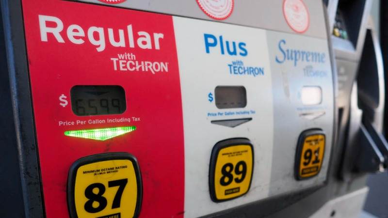 US retail gas price below $4/gallon, lowest since March