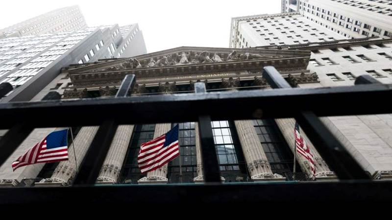 US lower premarket, all eyes on Fed minutes