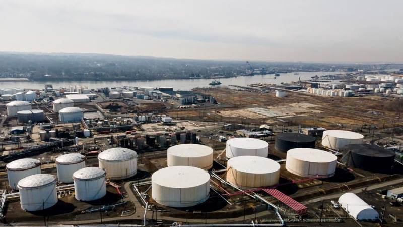 Oil prices fall on demand concerns