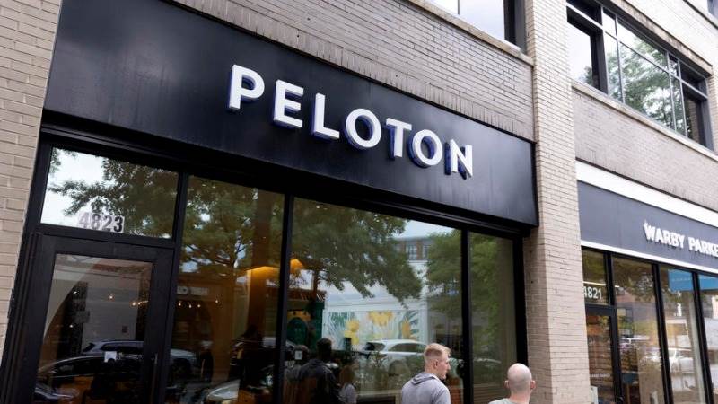 Peloton’s co-founders step down