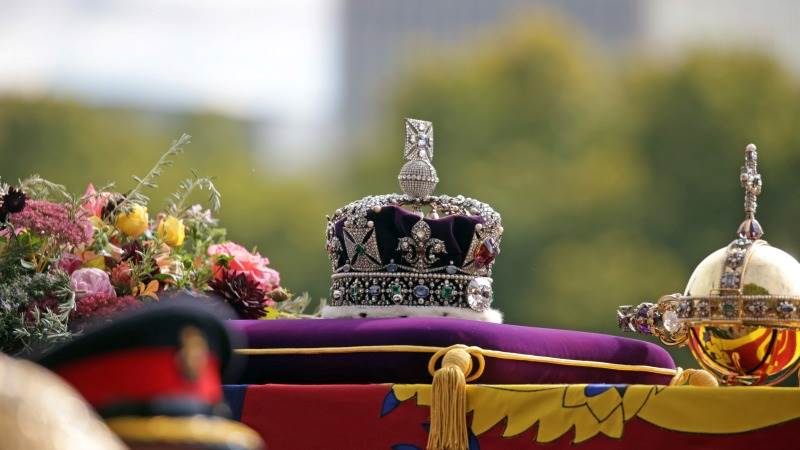 Queen Elizabeth II laid to rest in St. George’s Chapel