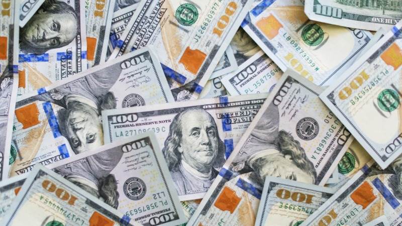 US dollar extends gains as it hits fresh records