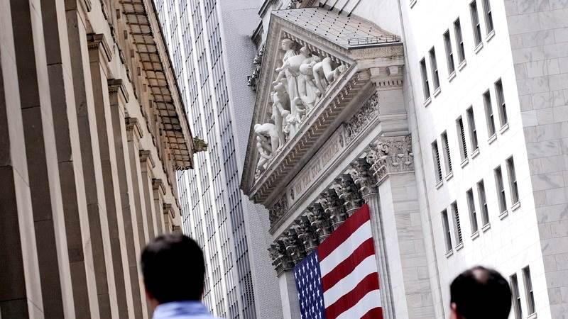 US drops at close, Nasdaq down 1%