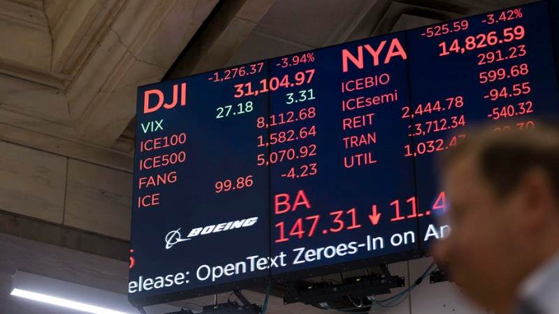 US stocks fall following consumer confidence report