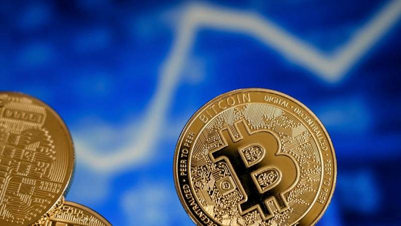 Cryptos go up, Bitcoin rises almost 6%