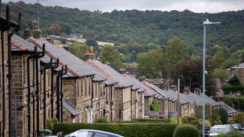 UK mortgage approvals up to 74,300 in August