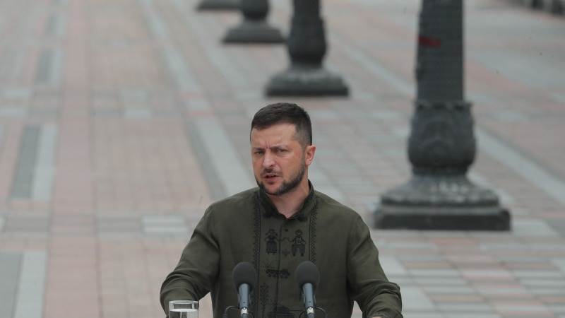 Zelensky postpones demobilization