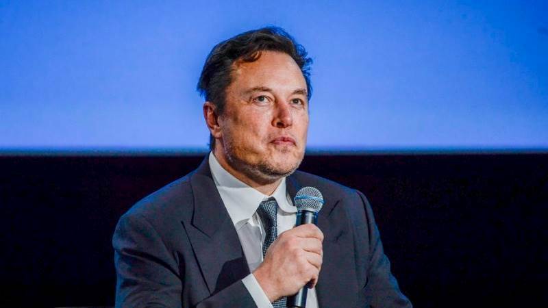 Elon Musk submits SEC filing on Twitter deal