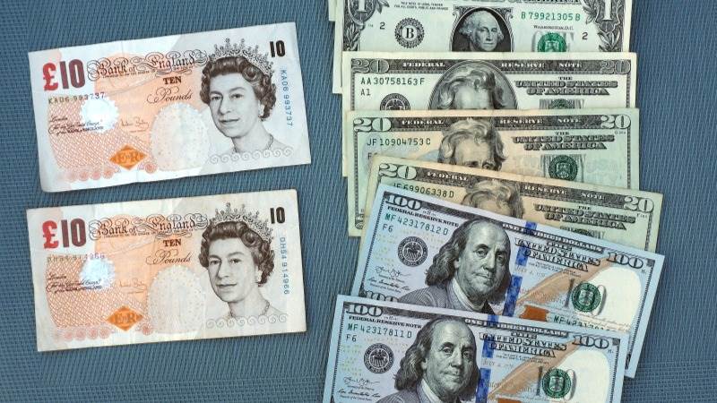 Pound extends losses against dollar, euro