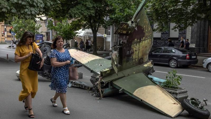 At least 8 dead in Kiev shelling