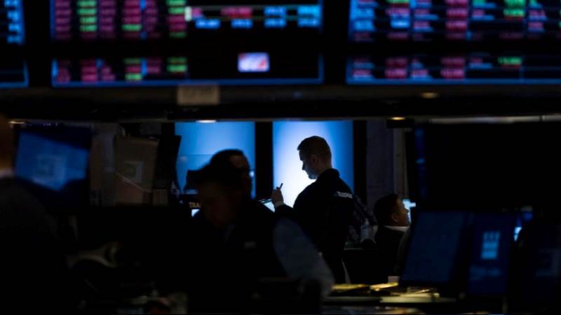 Wall Street ends lower amid recession fears