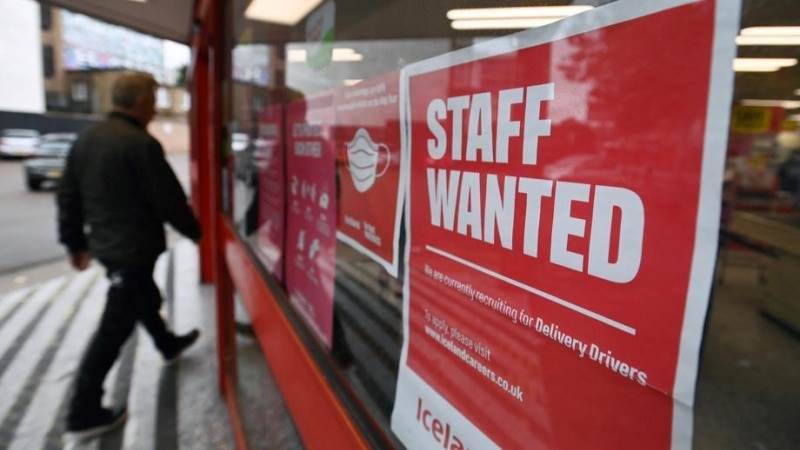 UK unemployment rate unexpectedly drops in August