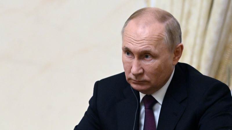 Putin: Western politicans putting global economy at risk