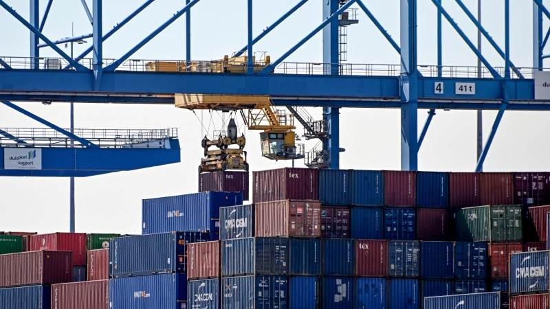 Euro area trade deficit at record €50.9B in August