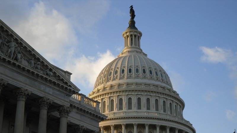 Police arrests man hiding weapons in van near Capitol