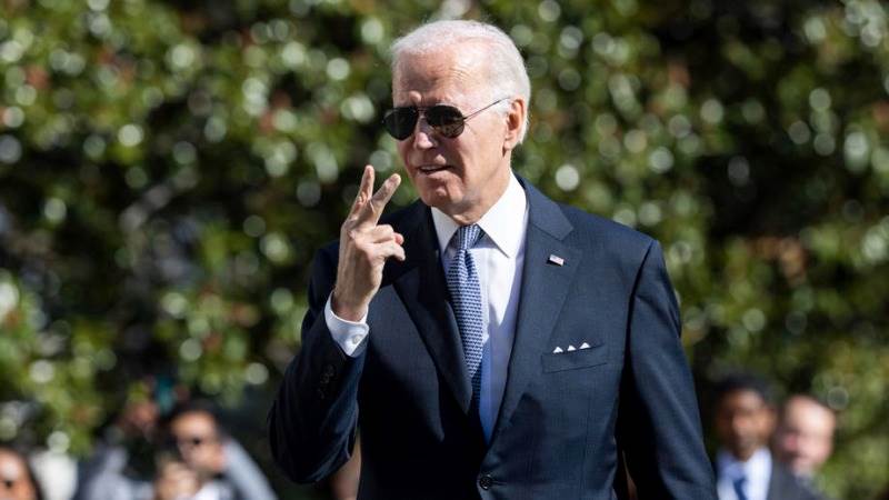 Appeals court briefly stops Biden’s student debt relief plan