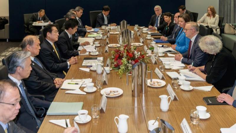 Japanese, Australian PMs meet for defense talks