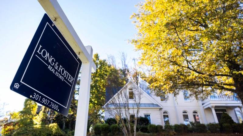 US pending home sales drop 10.2% in September