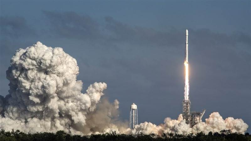 SpaceX launches Falcon Heavy, sending satellites to orbit