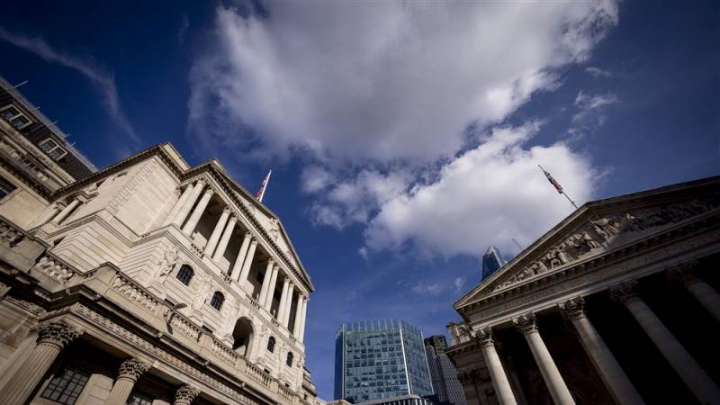 BoE sells £750 million in gilts as QT starts