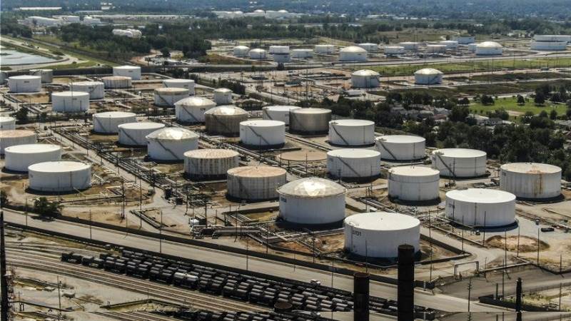 Report: US oil inventories down by 6.5 million barrels