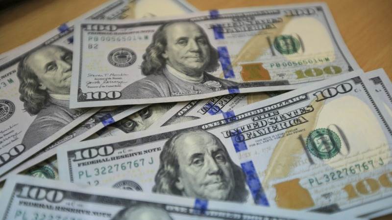 Dollar sinks following US employment data