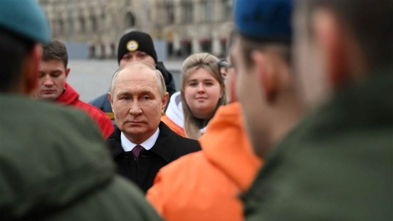 Putin backs civilian evacuation from Kherson