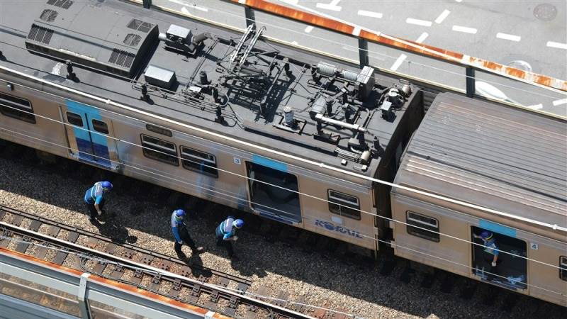 30 injured after train derails in S. Korea