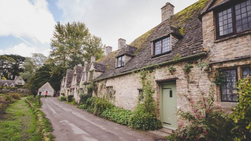 UK annual house price growth down to 8.3% in October